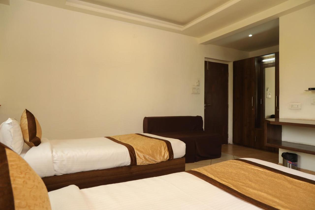 Oyo 10943 Hotel Plus Corporate Khapa  Dış mekan fotoğraf