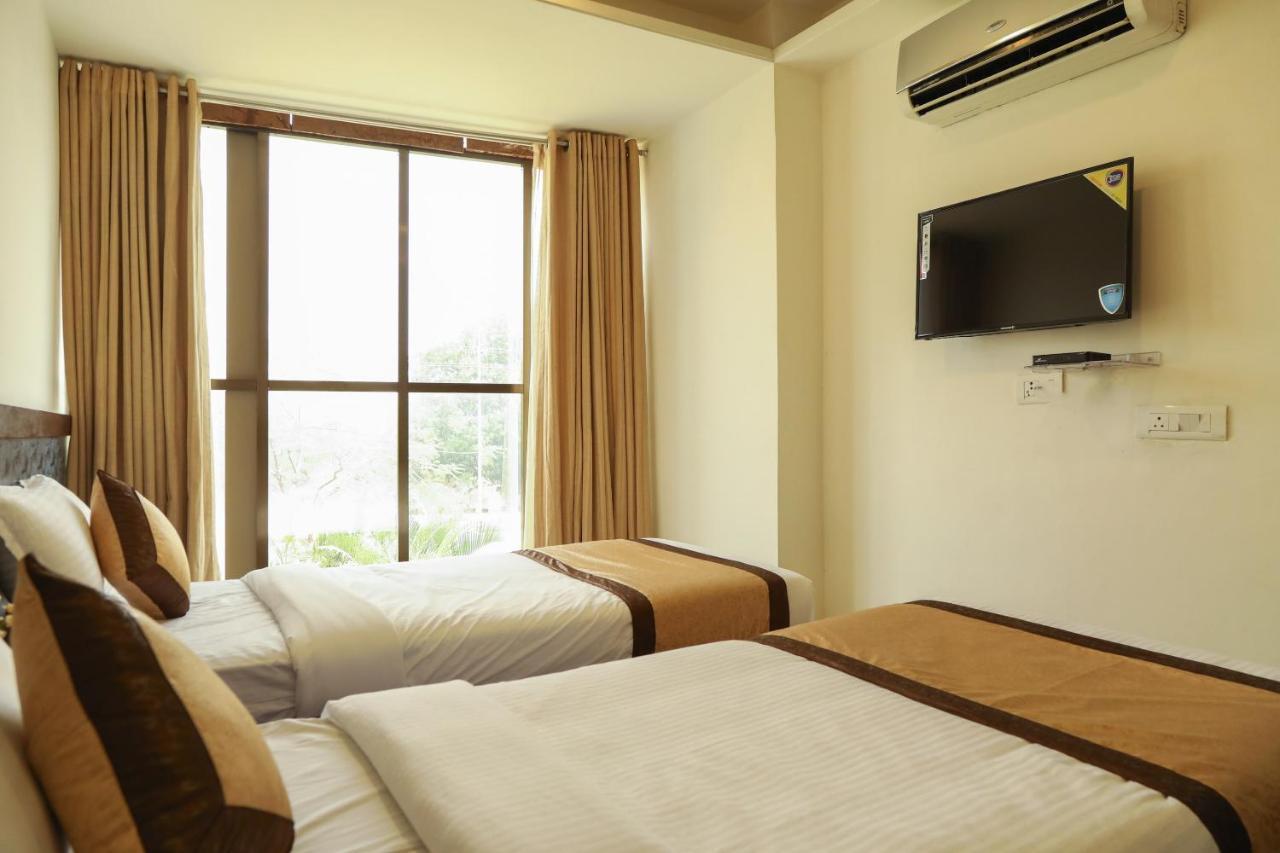 Oyo 10943 Hotel Plus Corporate Khapa  Dış mekan fotoğraf