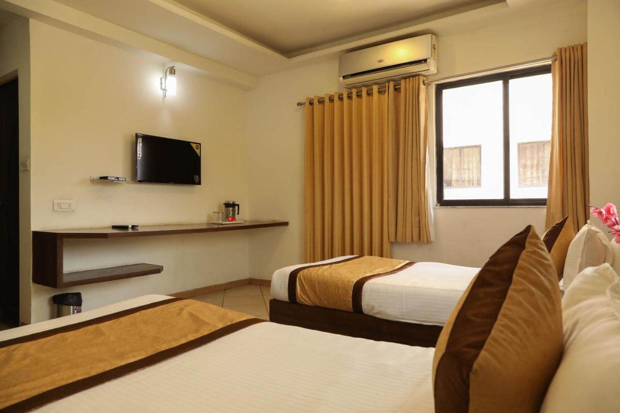 Oyo 10943 Hotel Plus Corporate Khapa  Dış mekan fotoğraf