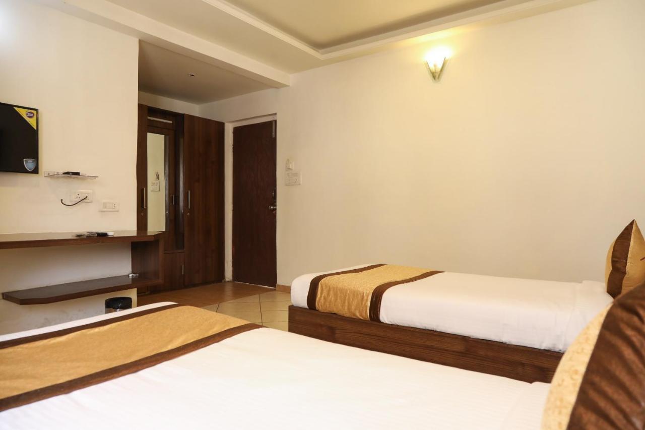 Oyo 10943 Hotel Plus Corporate Khapa  Dış mekan fotoğraf